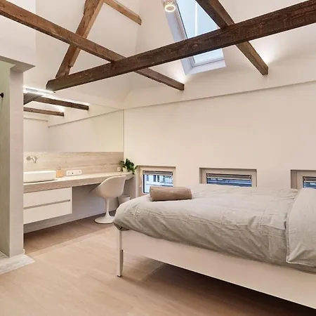 Apartment Luxe In Heart Of *