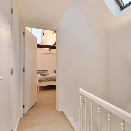 Luxe In Heart Of Apartment